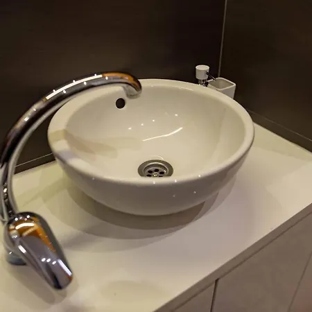 Urban In Center Apartment *