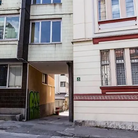 Urban In Center Apartment