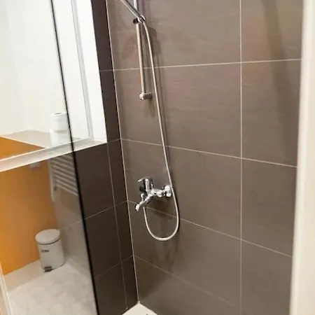 Urban In Center Apartment *